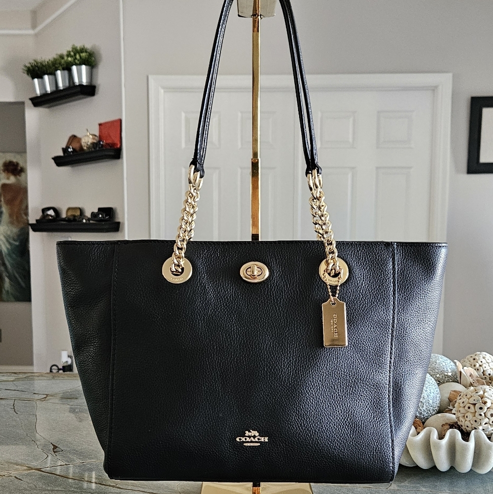 Coach Turn-Lock Chain Leather Tote Bag 2022 - Picture 1 of 16